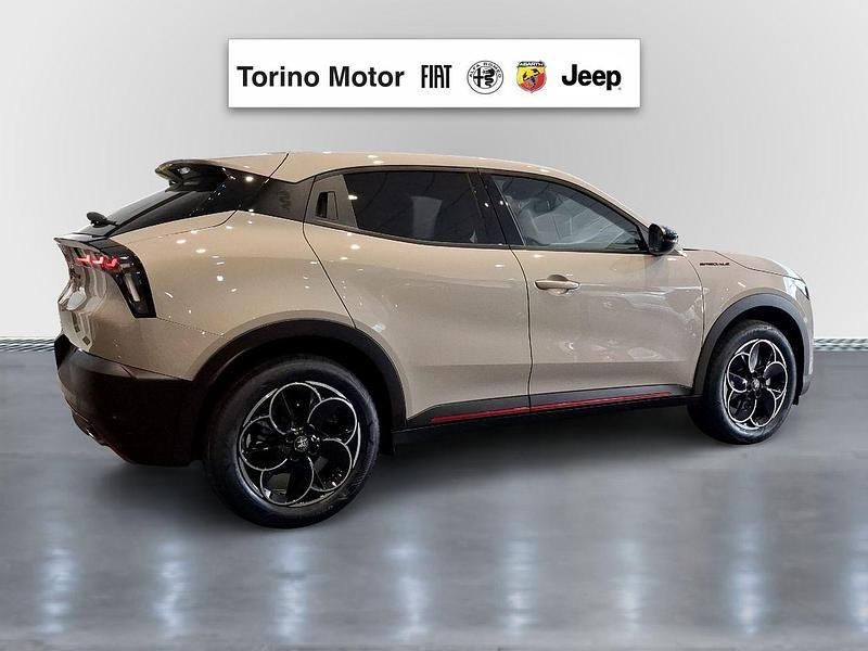 Nuevo Alfa Romeo Junior Edizione Speciale 145 CV (106 kW) 2025 Beige SUV
