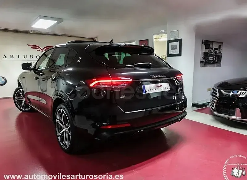 Usado Maserati Levante GranLusso 350 CV (257 kW) 2021 Negro SUV