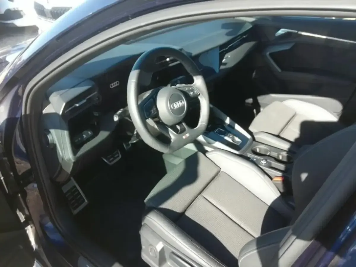 Usado Audi A3 Sportback e-tron S-Line 204 CV (150 kW) 2025 Azul Utilitario