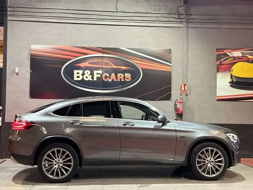 Usado Mercedes GLC300e 317 CV (233 kW) 2021 Gris Coupe