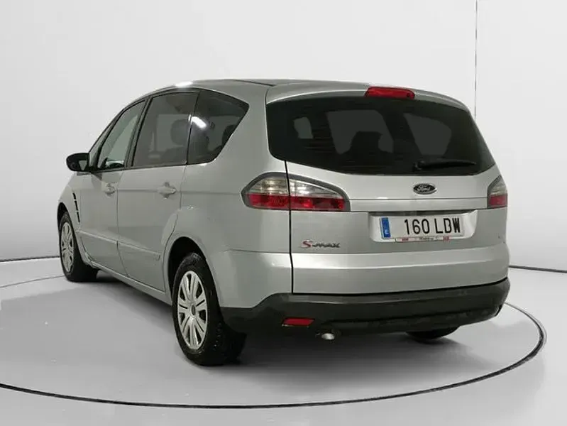 Usado Ford S-MAX Trend 140 CV (102 kW) 2009 Gris / plata Monovolumen