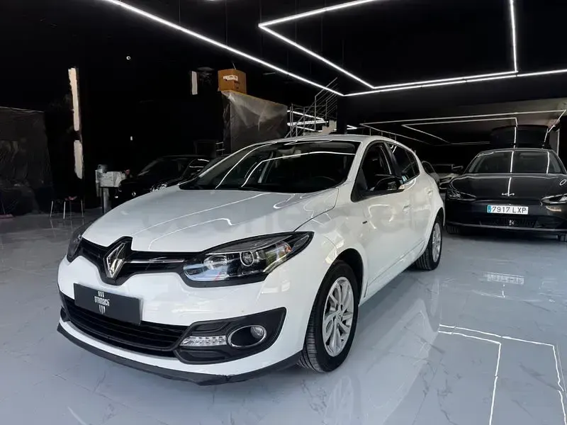 Usado Renault Mégane Coupé LIMITED 116 CV (85 kW) 2016 Blanco Coupe