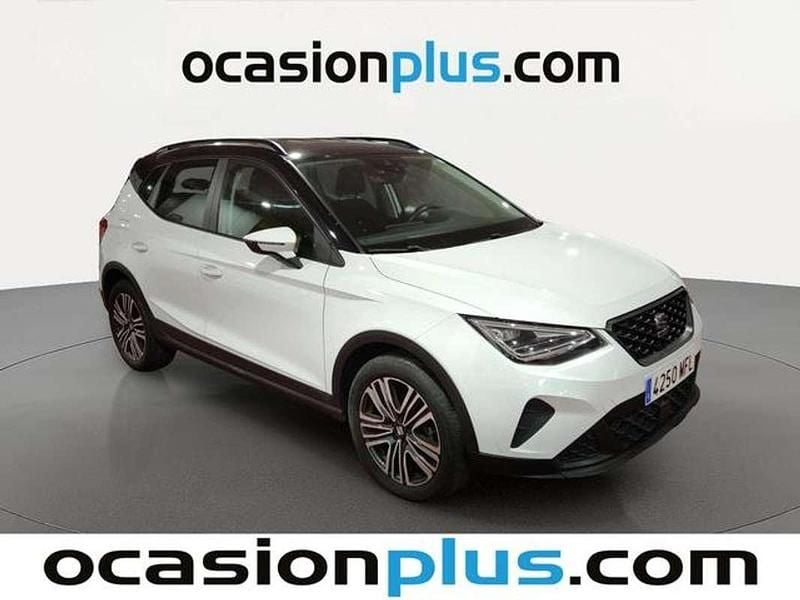 Usado Seat Arona Style 110 CV (80 kW) 2023 Blanco SUV