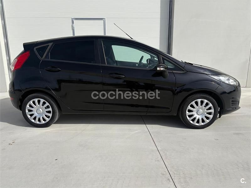 Usado Ford Fiesta Trend 82 CV (60 kW) 2013 Negro Utilitario