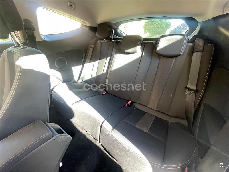 Usado Renault Mégane 105 CV (77 kW) 2011 Blanco Berlina