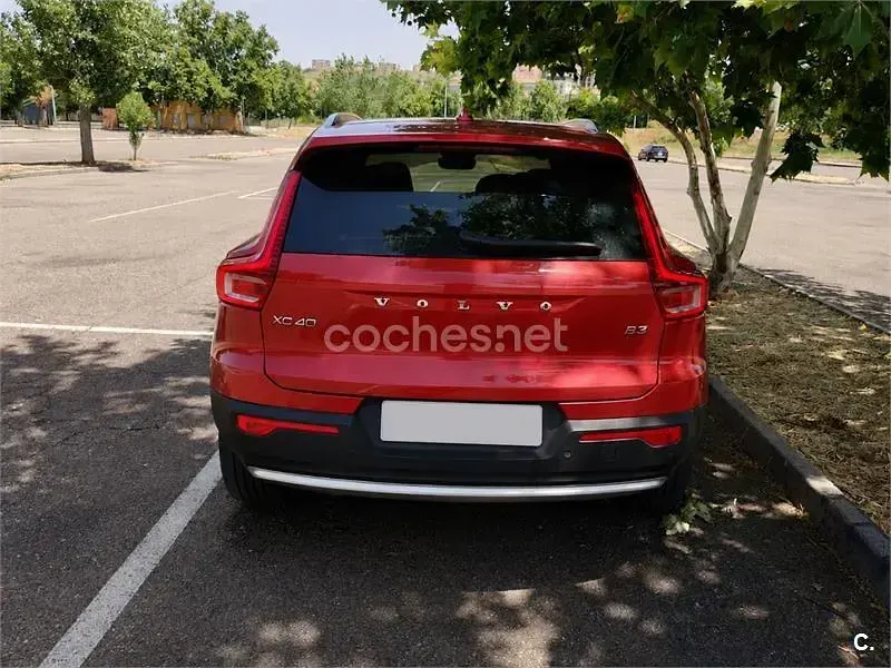 Usado Volvo XC40 Core 163 CV (119 kW) 2022 Granate SUV