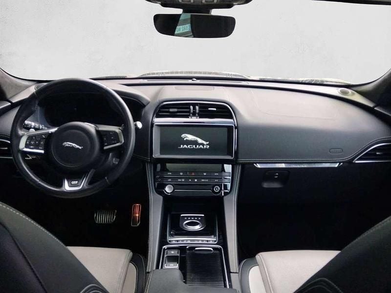 Usado Jaguar F-Pace R-Sport 180 CV (132 kW) 2021 Narvik black SUV
