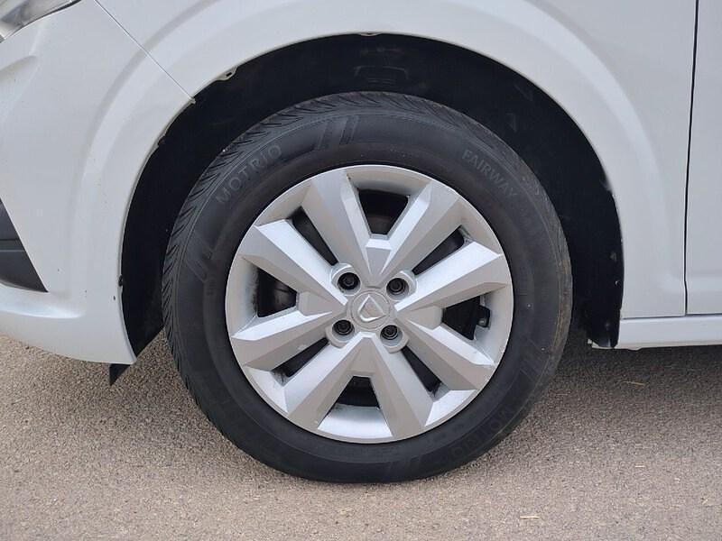 Usado Dacia Sandero Comfort 100 CV (73 kW) 2023 Blanco Utilitario