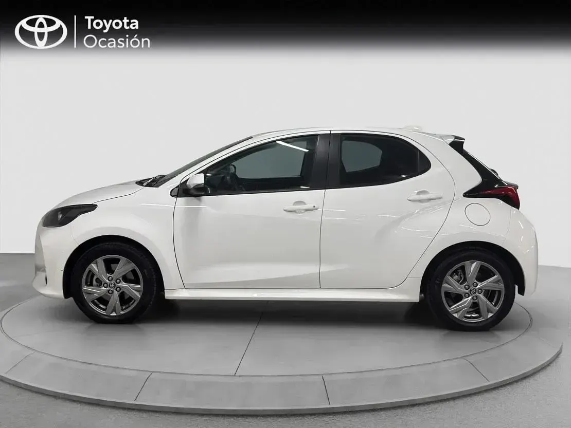 Usado Toyota Yaris Hybrid Active 116 CV (85 kW) 2024 Blanco classic Berlina