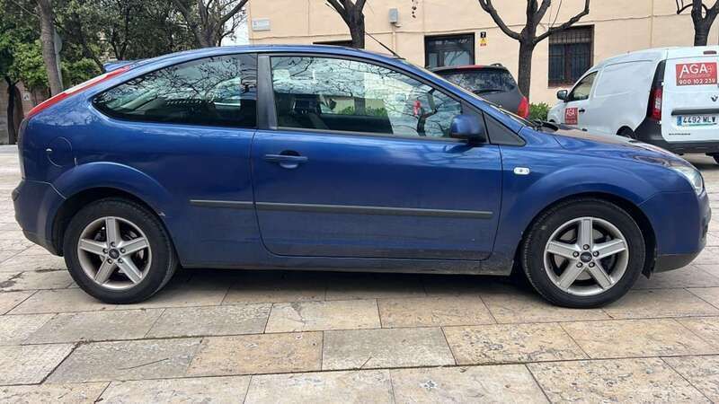 Azul Usado 2009 Ford Focus Trend Utilitario | 4800 € (Buen precio) - Imagen 1/4