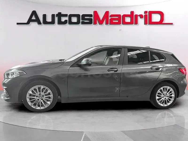 Usado BMW 118 Comfort Edition 150 CV (110 kW) 2020 Gris / plata Berlina