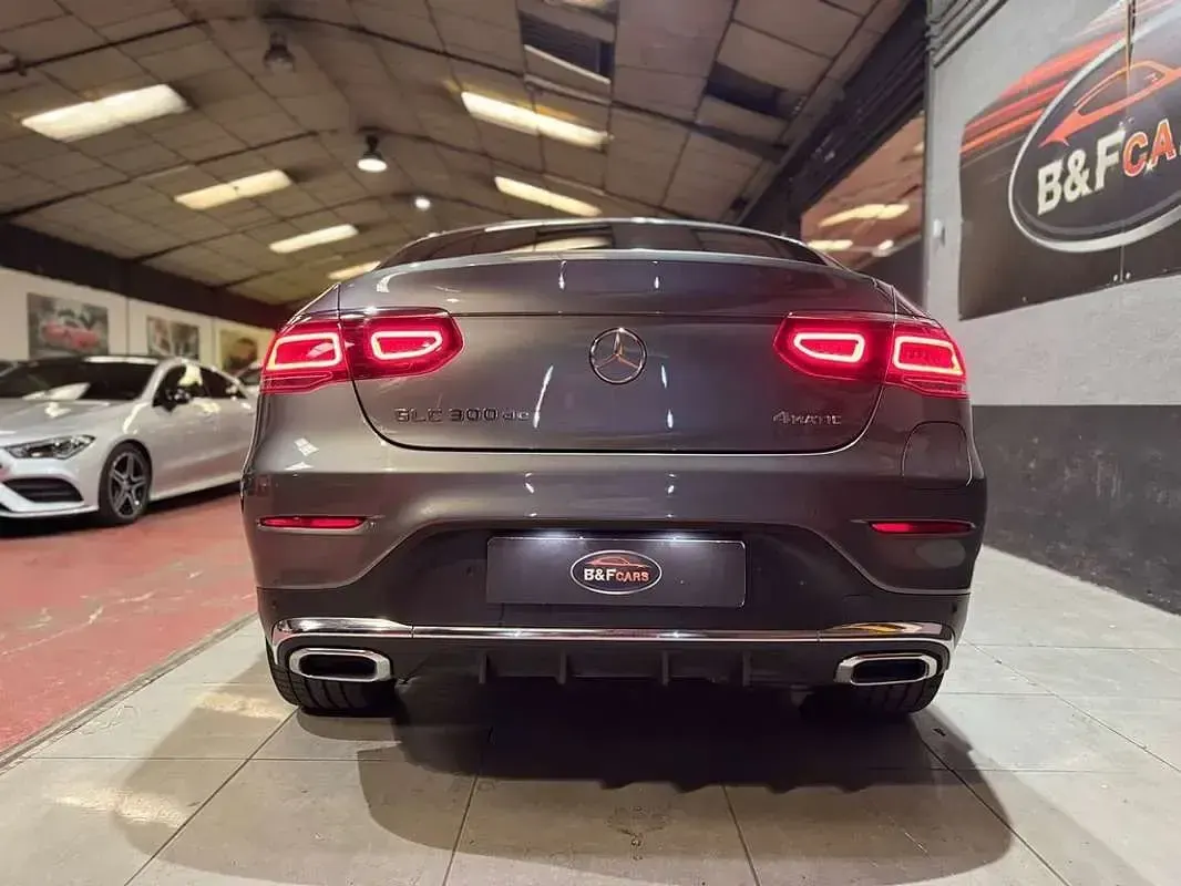 Usado Mercedes GLC300e 317 CV (233 kW) 2021 Gris Coupe