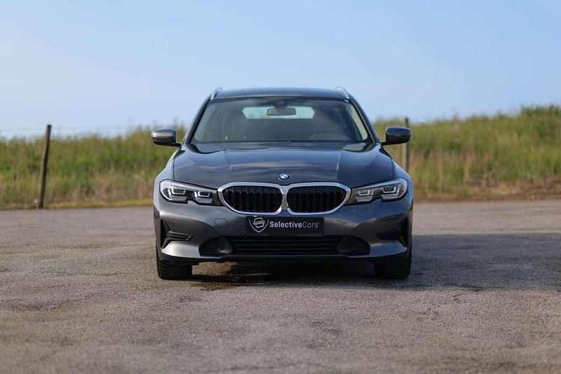 Usado BMW 318 Comfort Edition 150 CV (110 kW) 2021 Gris Familiar