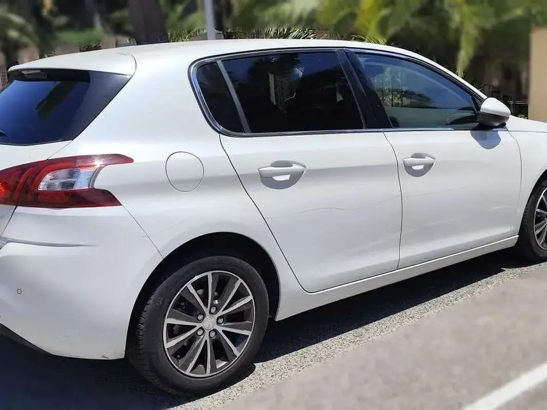 Usado Peugeot 308 Style 110 CV (80 kW) 2016 Blanco Utilitario