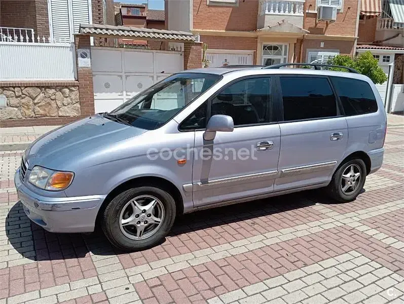 Usado Hyundai Trajet 172 CV (126 kW) 2005 Gris / plata Monovolumen