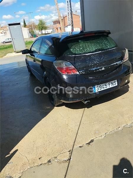 Usado Opel Astra GTC Sport 100 CV (73 kW) 2006 Negro Berlina