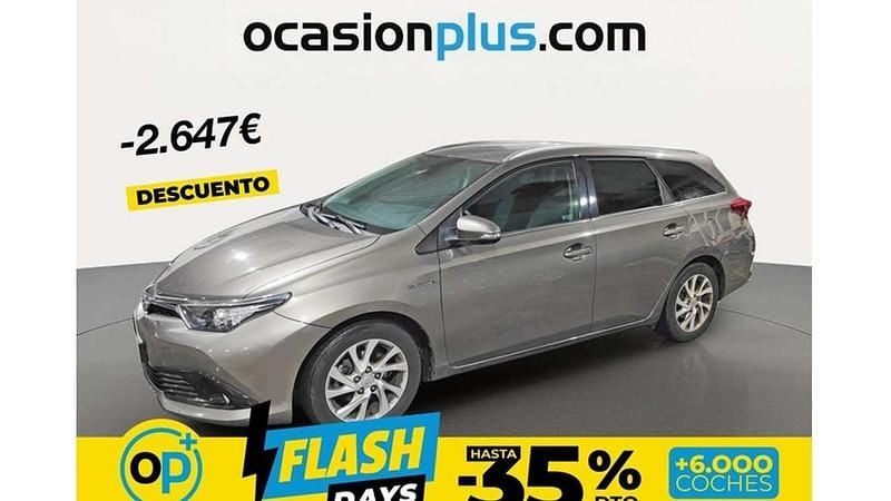 Usado Toyota Auris Touring Sports Active 136 CV (100 kW) 2017 Gris Familiar
