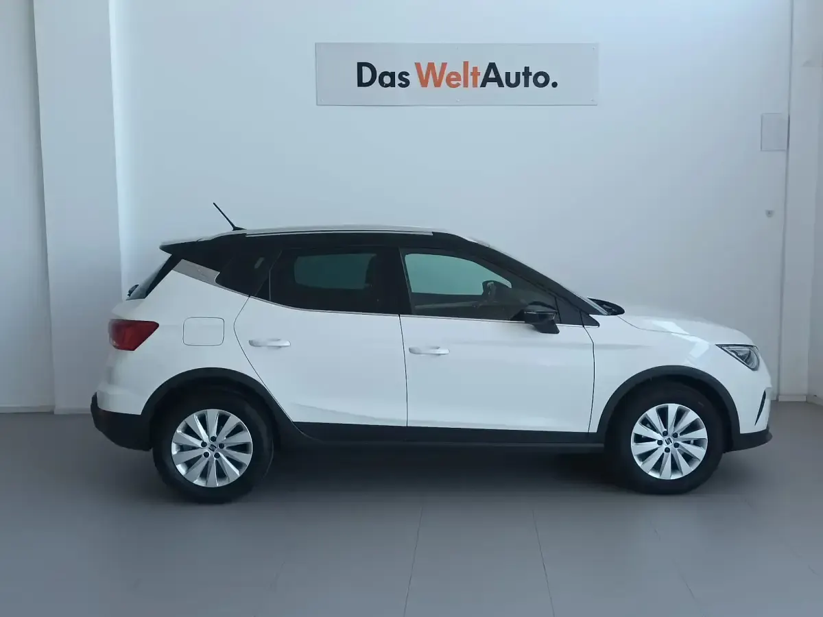 Usado Seat Arona Ecomotive 110 CV (80 kW) 2021 Blanco SUV