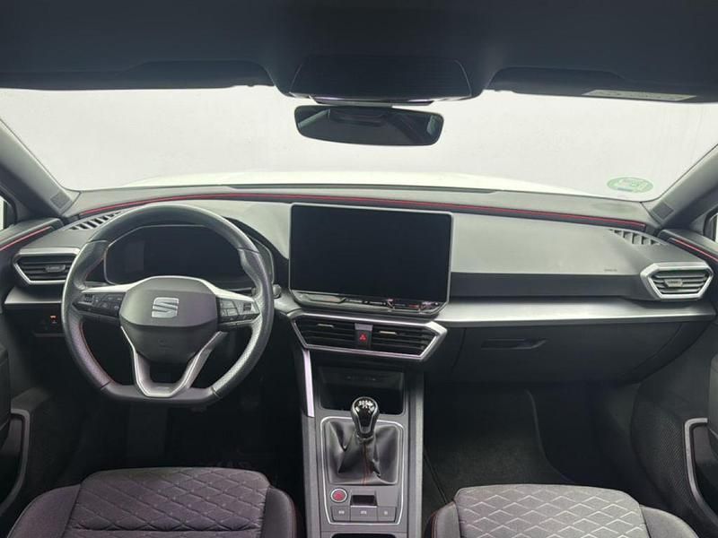 Usado Seat Leon FR 150 CV (110 kW) 2025 Blanco Familiar