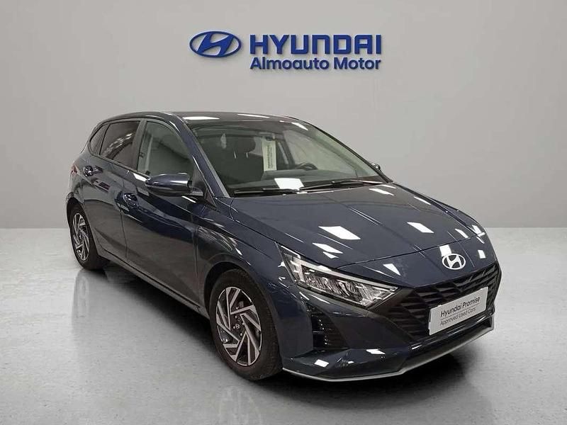 Usado Hyundai i20 80 CV (58 kW) 2024 Gris Utilitario