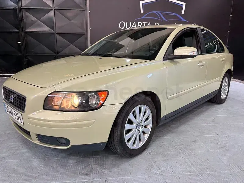 Usado Volvo S40 Kinetic 136 CV (100 kW) 2007 Beige Berlina