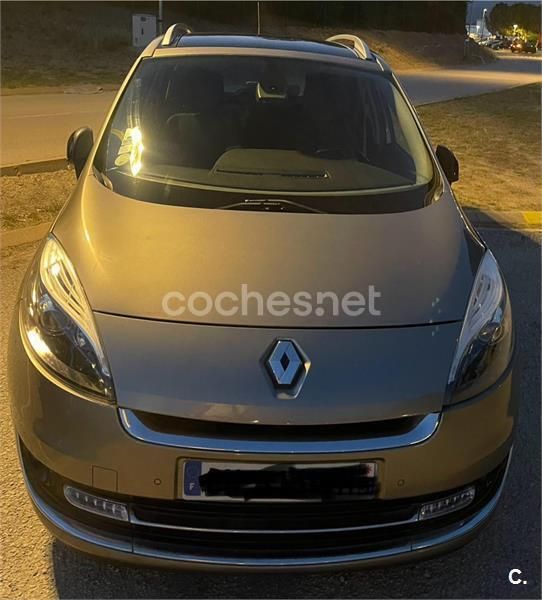 Usado Renault Grand Scénic III Privilege 130 CV (95 kW) 2013 Gris / plata Monovolumen