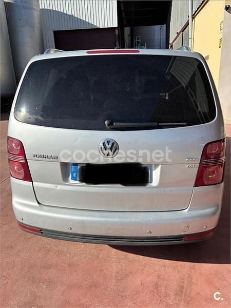 Usado VW Touran Advance 105 CV (77 kW) 2009 Gris / plata Monovolumen
