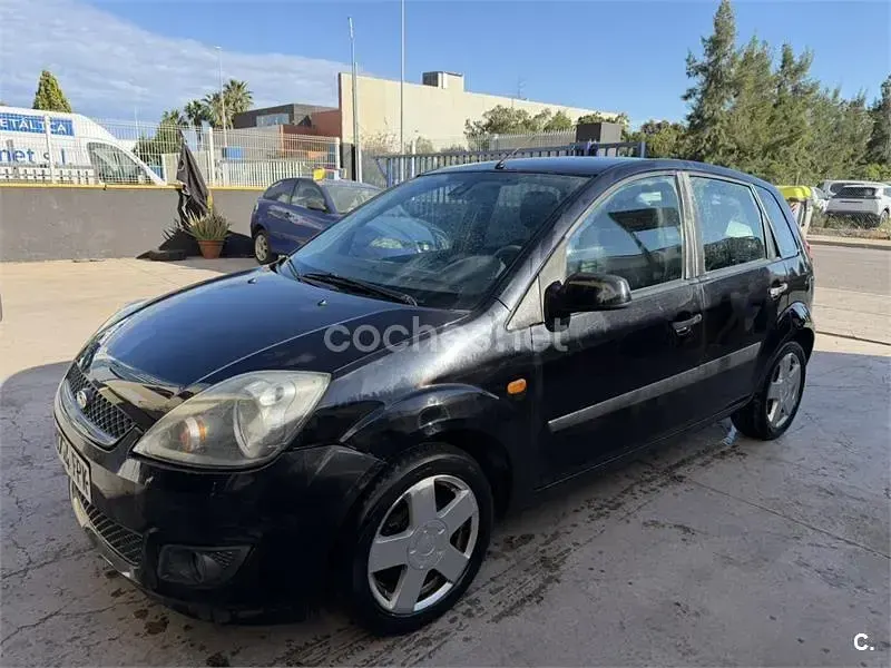 Usado Ford Fiesta 90 CV (66 kW) 2007 Negro Utilitario