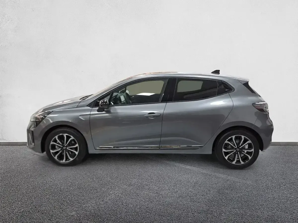 Usado Renault Clio V Techno 145 CV (106 kW) 2024 Gris