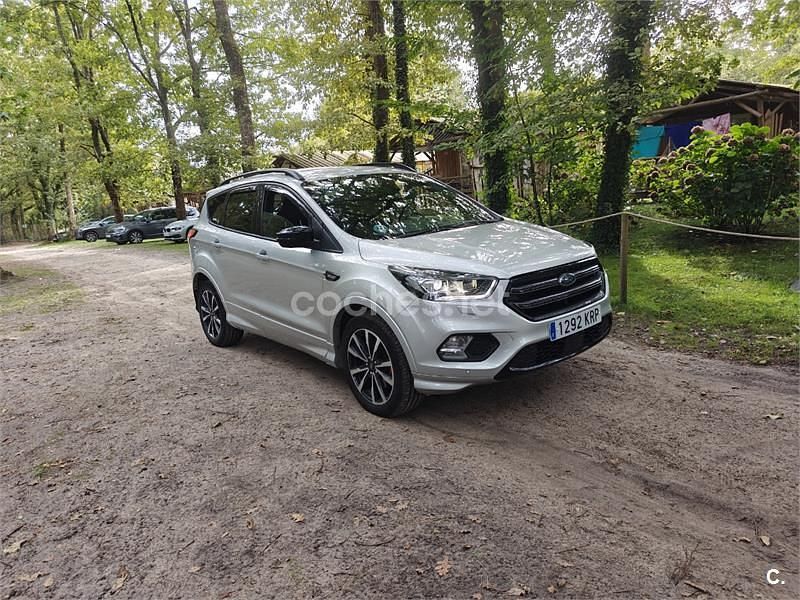 Usado Ford Kuga ST-Line 150 CV (110 kW) 2018 Gris / plata SUV