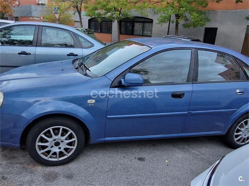 Usado Chevrolet Nubira SX 103 CV (75 kW) 2004 Azul Berlina