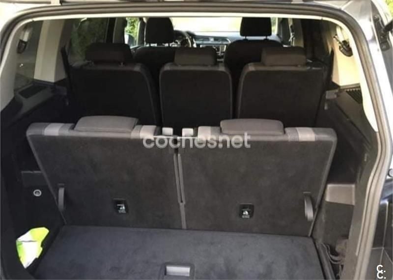 Gris / plata Usado 2017 VW Touran Business Monovolumen | 12.300 € (Buen precio) - Imagen 1/4
