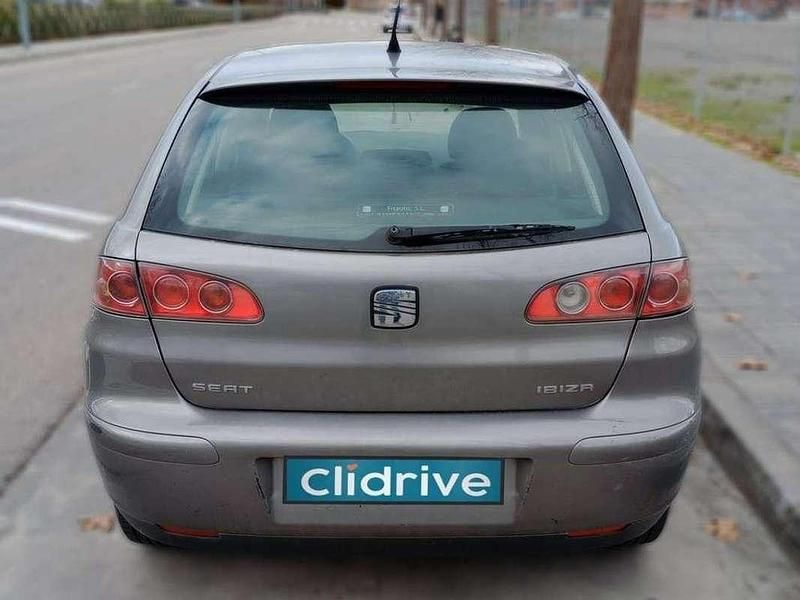 Usado Seat Ibiza Reference 64 CV (47 kW) 2004 Gris Utilitario
