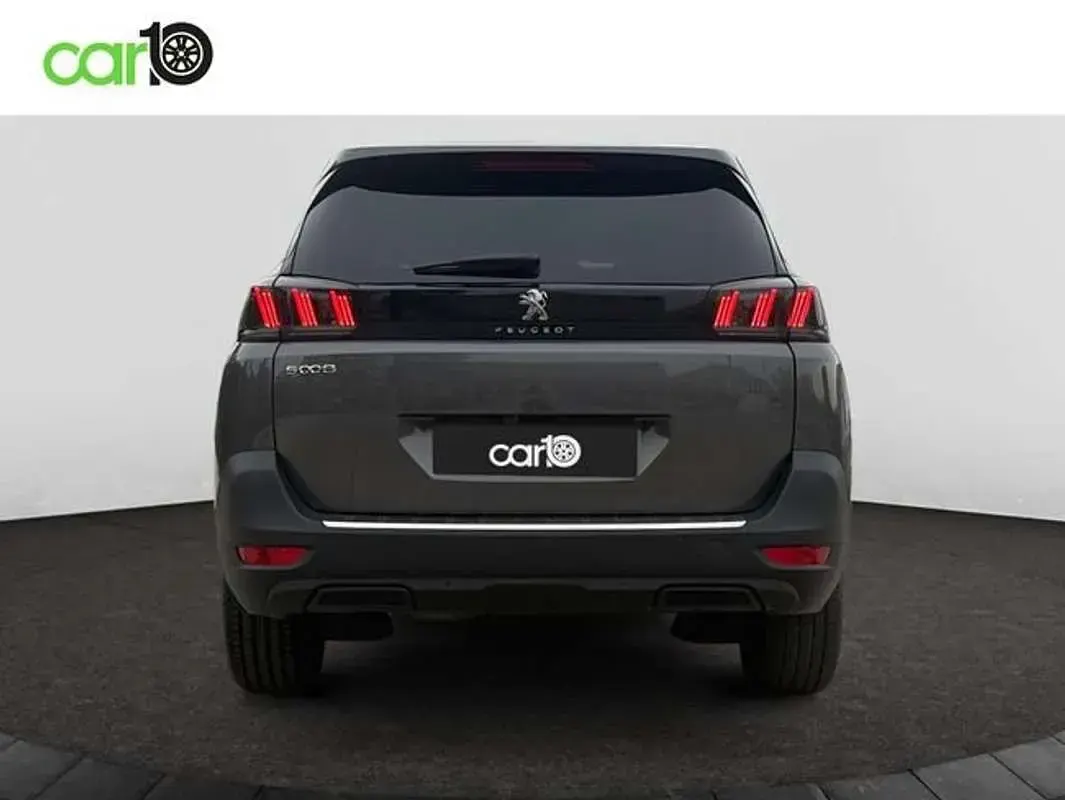 Usado Peugeot 5008 Allure 136 CV (100 kW) 2024 Gris SUV