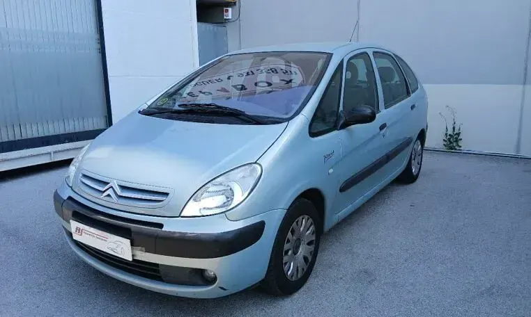 Usado Citroën Xsara Picasso 95 CV (69 kW) 2004 Azul Monovolumen