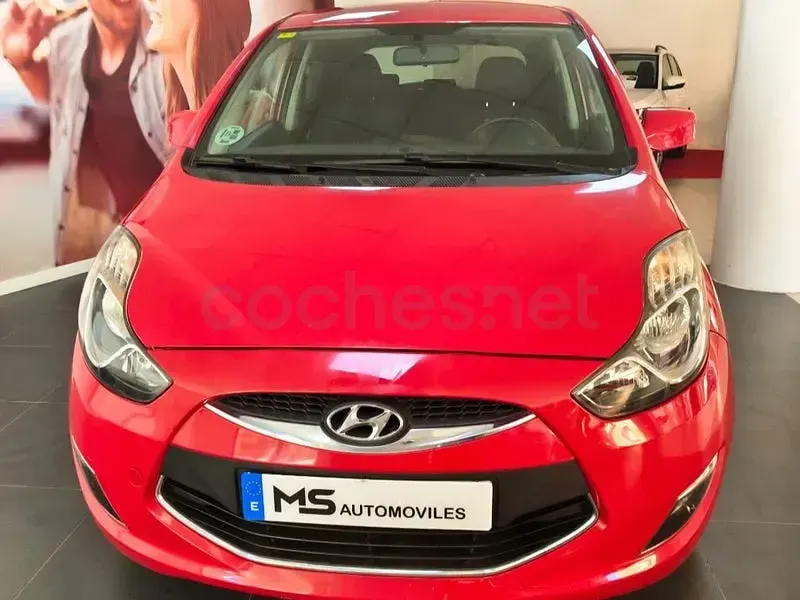 Usado Hyundai ix20 Comfort 115 CV (84 kW) 2013 Granate Utilitario
