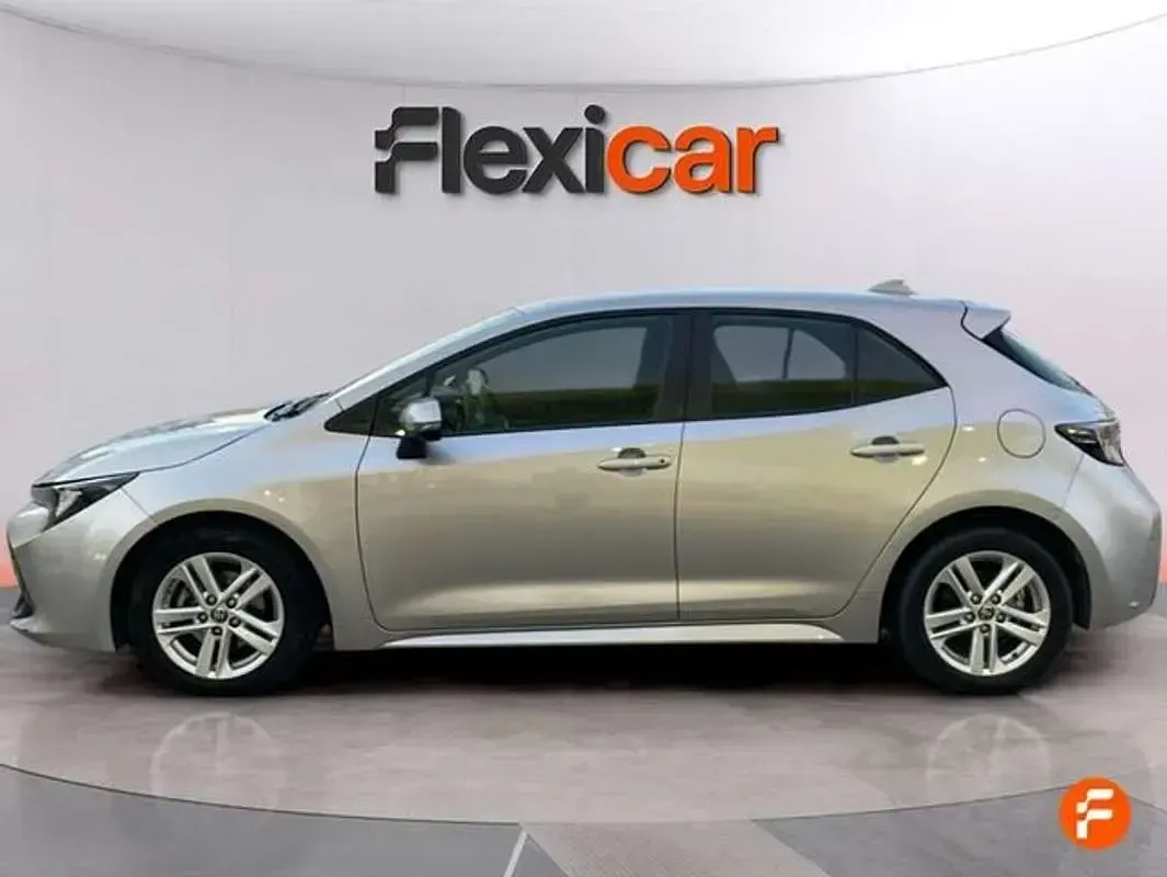 Usado Toyota Corolla Active 122 CV (89 kW) 2022 Gris Berlina