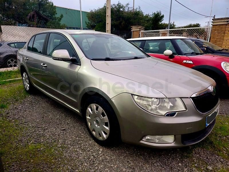 Usado Skoda Superb Ambition 105 CV (77 kW) 2012 Gris / plata Berlina