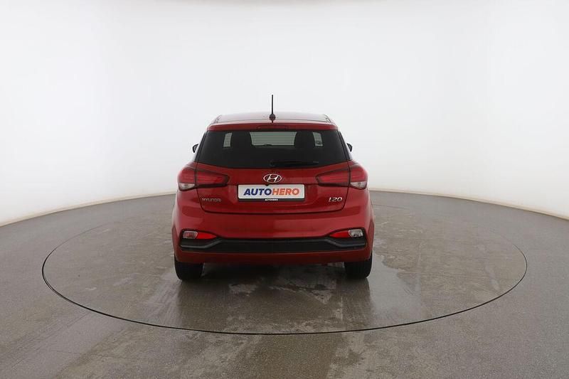 Usado Hyundai i20 101 CV (74 kW) 2018 Rojo Berlina