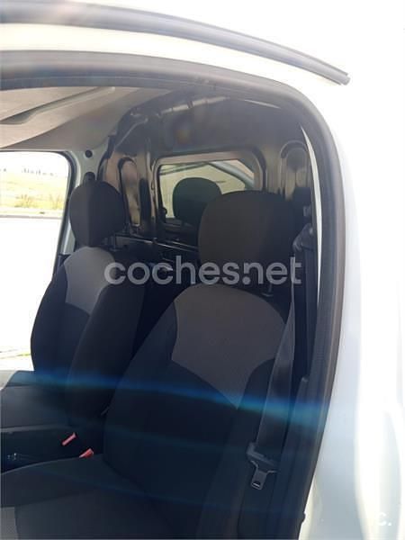 Usado Dacia Dokker Essentiel 102 CV (75 kW) 2019 Blanco Monovolumen