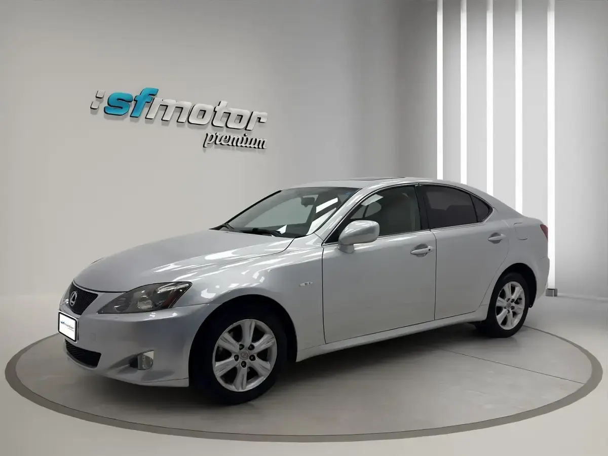 Używany Lexus IS220d Luxury Line 177 KM (130 kW) 2006 Sedan/Limuzyna