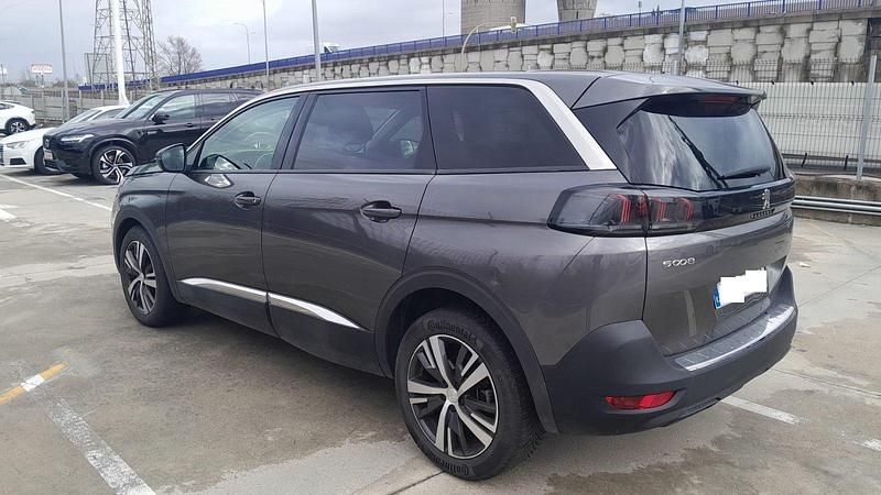 Usado Peugeot 5008 130 CV (95 kW) 2022 Gris SUV