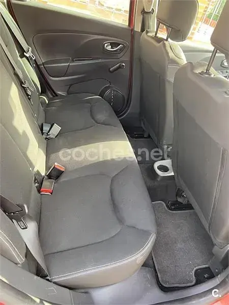 Usado Renault Clio 90 CV (66 kW) 2015 Rojo Familiar