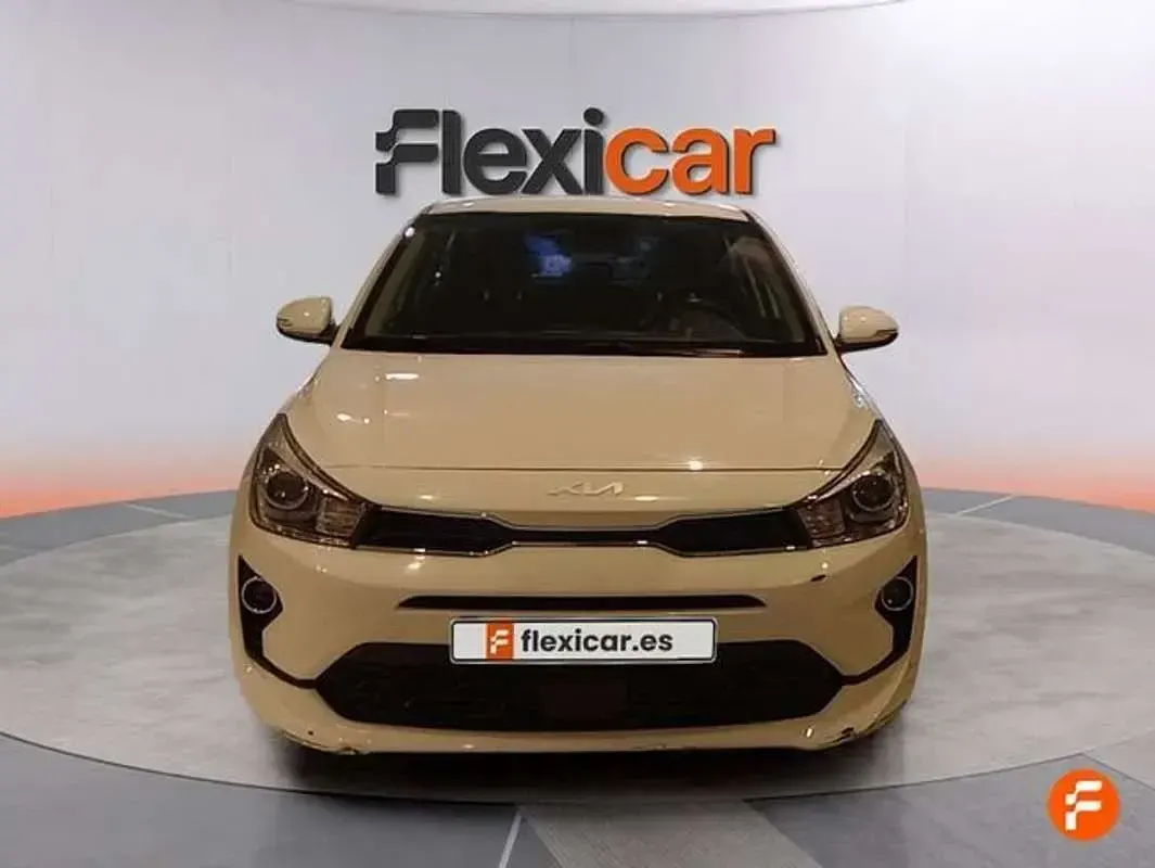 Usado Kia Rio 101 CV (74 kW) 2023 Blanco Berlina