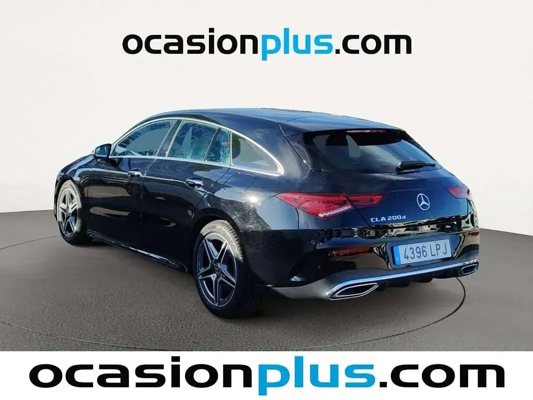 Usado Mercedes CLA200 Shooting Brake 150 CV (110 kW) 2021 Negro Familiar