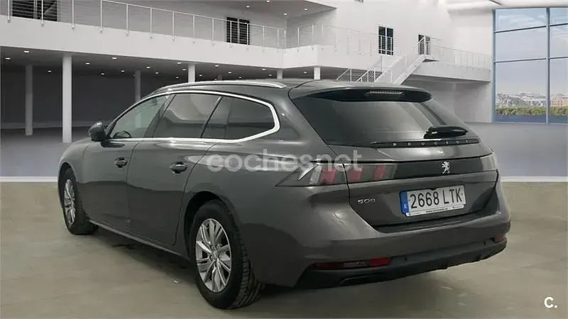 Usado Peugeot 508 SW Active 131 CV (96 kW) 2021 Gris / plata Familiar