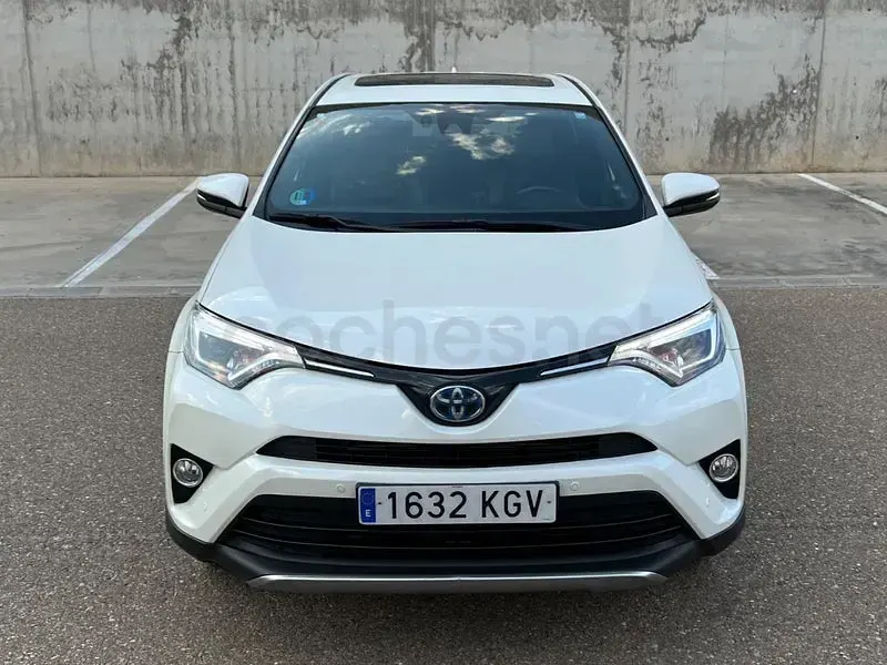 Usado Toyota RAV4 Hybrid Executive 197 CV (144 kW) 2018 Blanco SUV