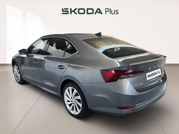 Gris Usado 2022 Skoda Octavia Ambition | 24.550 € (Precio justo) - Imagen 1/4