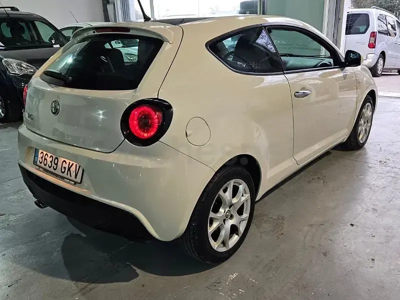 Usado Alfa Romeo GT Junior 78 CV (57 kW) 2010 Blanco Berlina