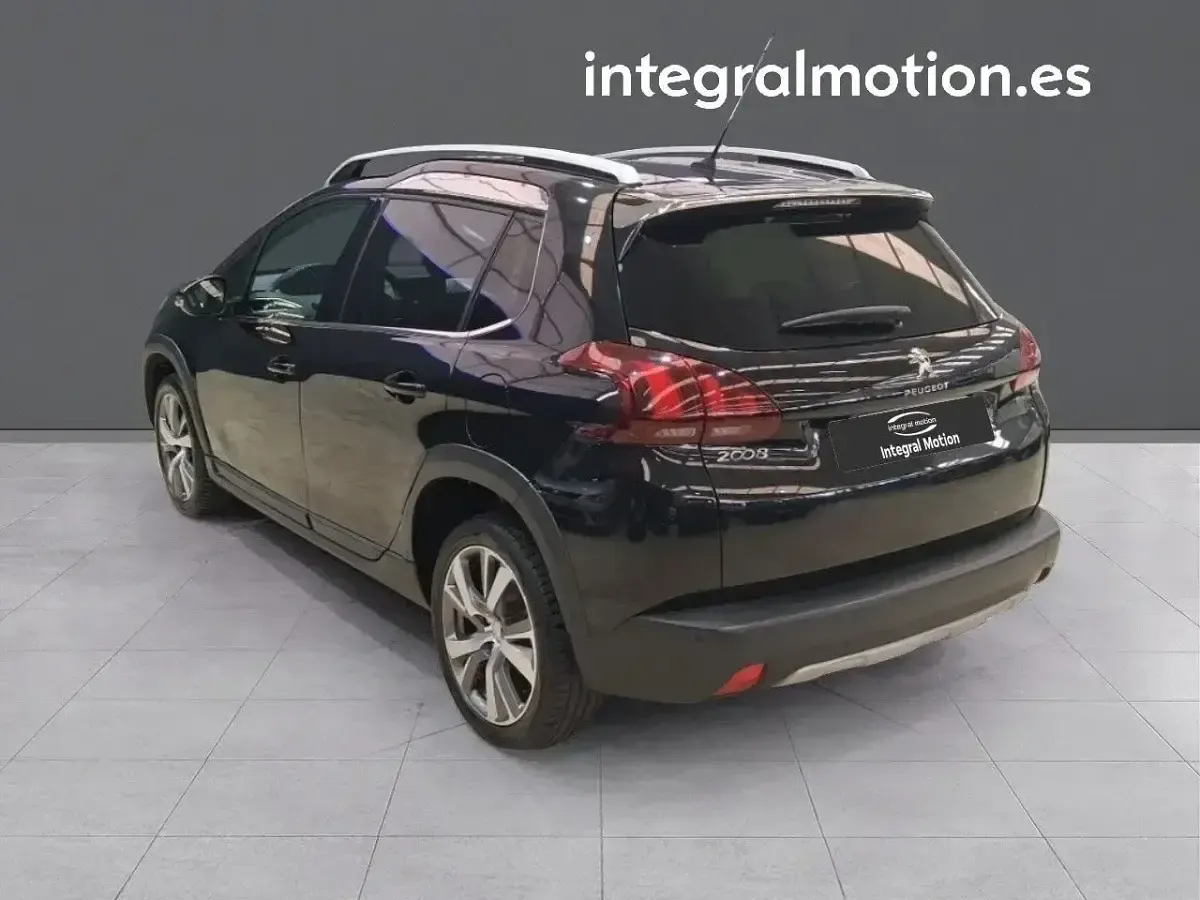 Usado Peugeot 2008 Allure 110 CV (80 kW) 2017 Negro SUV